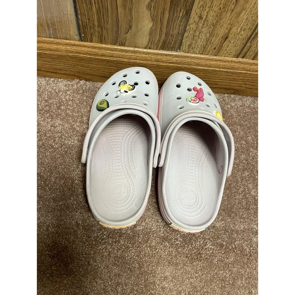 Crocs‎ Girls Size J 6 Pink Crocs 5 Jibbitz Charms